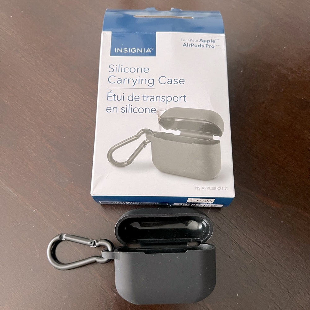 $5 for $20 min order ! NWT Silicone case for AirPods Pro